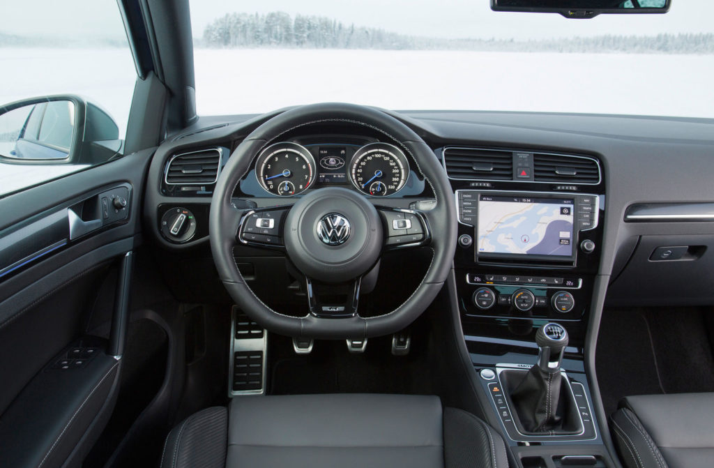 Volkswagen Golf R (Interior)