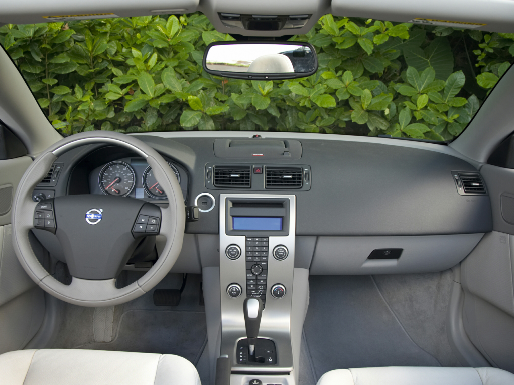 Volvo C70 Hardtop Convertible (interior)