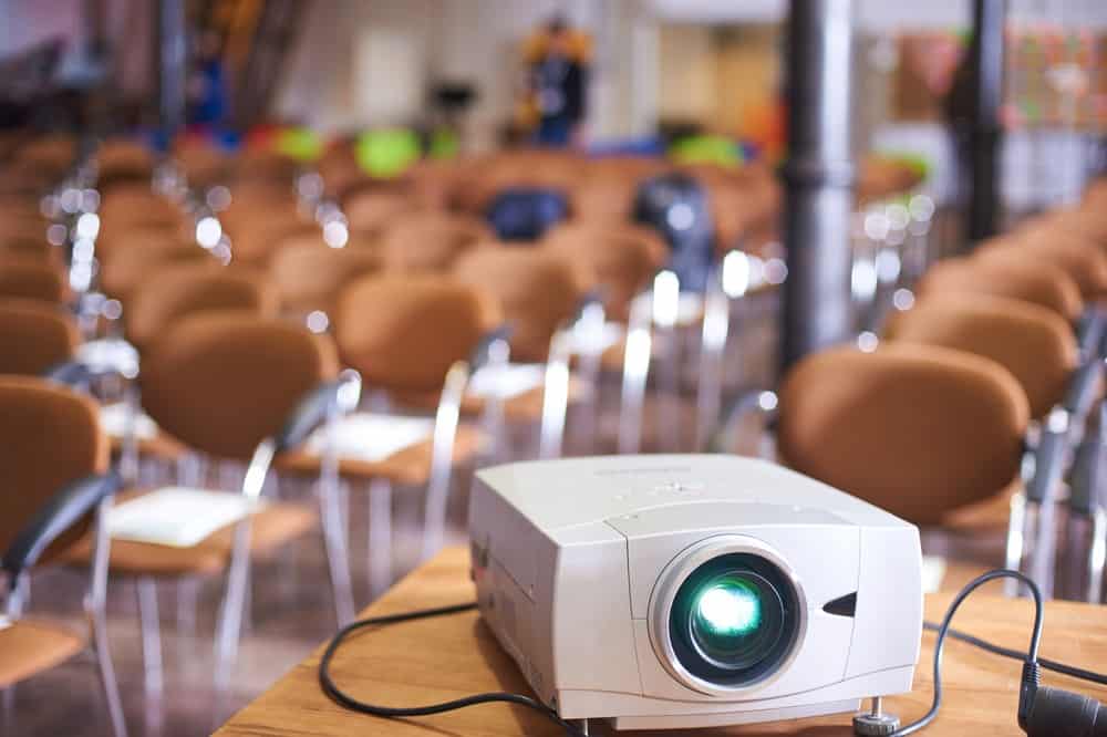 https://www.gadgetreview.com/wp-content/uploads/how-to-replace-projector-bulb-image.jpg