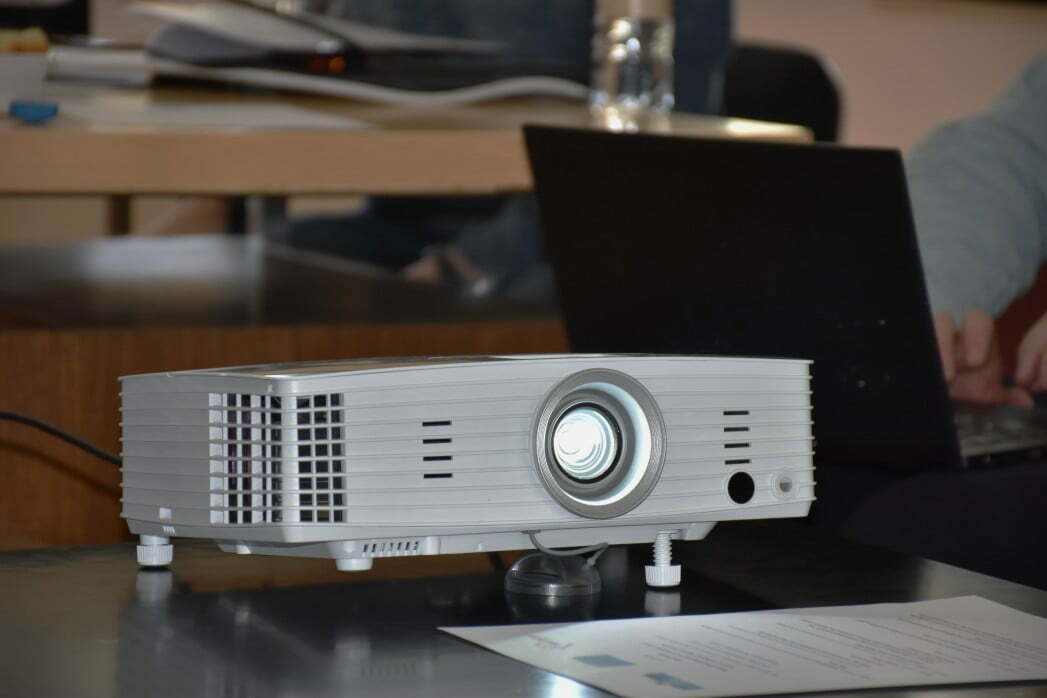 what-is-lcd-projector-what-is-a-lcd-projector-used-for